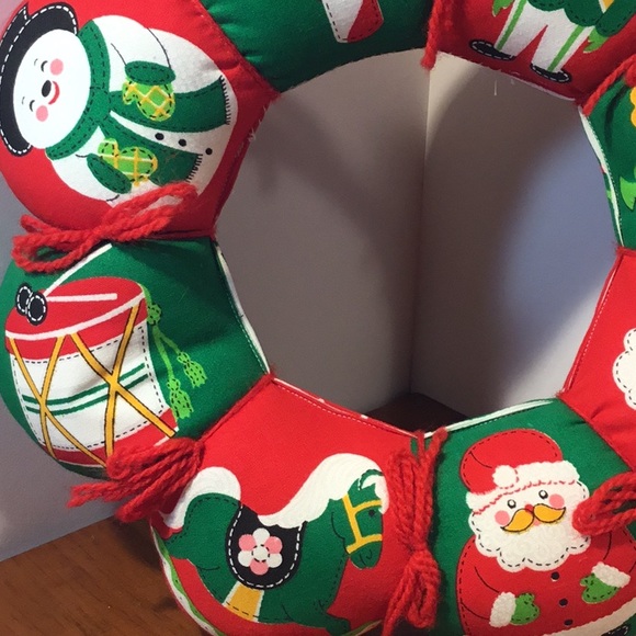 Vintage 12” Handcrafted Christmas Wreath - Picture 5 of 15